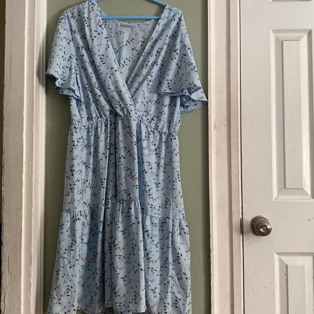 Egy California Short Sleeved Floral Dress